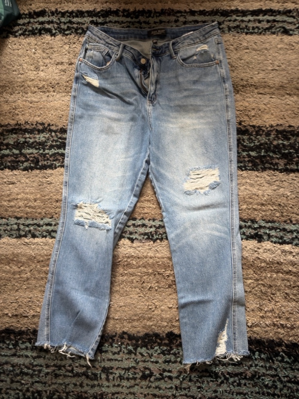 Judy Blue Light Blue Distressed Cropped Jeans